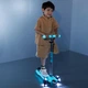 Триколісний самокат Micro Maxi Deluxe Glow LED MMD366 – Синій кришталь - зображення 3