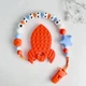 Подарочный набор для мальчика с именной игрушкой грызунком Ракета (оранжевая) на рождение, выписку, крестины - изображение 3