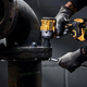 Професійний гайкокрут ударний акумуляторний безщітковий DeWALT DCF921E2T : з АКБ 2шт-18V 1.7Ah, 610 Hm (DCF921E2T) - зображення 4