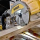 Торцовочная пила DeWALT DWS777 - изображение 6