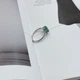 Серебряное кольцо с натуральным изумрудом, фианитами, вес изделия 2,09 гр (2172383) - изображение 3