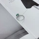 Серебряное кольцо с натуральным изумрудом, фианитами, вес изделия 2,09 гр (2172383) - изображение 4