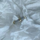 Серебряное кольцо с фианитами, вес изделия 3,65 гр (2182986) - изображение 3