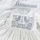 Платье-вышиванка для девочки Family Tradition из трикотажного велюра 80 см белое Серебристые петушки - изображение 2