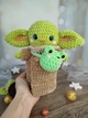 Вязаная мягкая плюшевая игрушка амигуруми звездные воины "Йода" с сумочкой жабка, в подарок брелок, оливковый, бежевый, 22 см, ручная работа - изображение 5