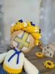 Вязаная интерьерная кукла мягкая игрушка "Берегиня" в веночке из колосков и цветочков, украинка, оберег, сувенир, амигуруми, ручная вышивка, 24 см, ручная работа - изображение 4