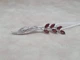 Серебряная брошь-булавка с фианитами. 9520 Красний - изображение 1