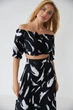 Кроп-топ з V-подібним вирізом Wear me XS Чорний (1_24_66_5835) - зображення 1