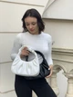 Сумка багет з жатою ручкою білого кольору - зображення 7