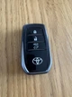 Корпус смарт ключа Toyota Land Cruiser 200 на 3 кнопки з логотипом та пером - зображення 1
