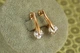 Серьги Xuping Jewelry Повитруля с белым камнем 2 см золотистые - изображение 3