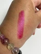Увлажняющая мерцающая губная помада Avon "Ультра" 85 Звездно-пурпурный (85 Stellar Magenta) 3,6г - изображение 2