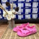 Дитячі сандалії для дівчинки Crocs Swiftwater Expedition Sandal Pink Lemonade (30/31, яскраво рожевий) - изображение 7