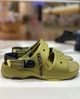 Чоловічі сандалії Crocs Classic Sandal All-Terrain Aloe (40-41, оливковий) - зображення 2