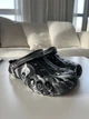 Чоловічі крокси Crocs Baya Marbled Clog Black/White (48/49, чорний) - зображення 2