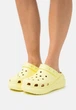 Жіночі крокси Crocs Classic Crush Sulphur (42-43, лимонний) - зображення 9