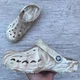 Чоловічі крокси Crocs Baya Marbled Clog Chai/Multi (48/49, бежевий) - зображення 9