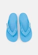 Жіночі в'єтнамки Crocs Classic Platform Flip Oxygen (37-38, світло-синій) - зображення 2