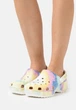 Жіночі крокси Crocs Women's Classic Platform Tie-Dye Graphic Clog White/Multi (42-43, жовтий) - зображення 14