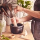 Ступка керамическая с пестиком Emile Henry Kitchen Tools 950 мл Черный 710257 (08701265) - изображение 4
