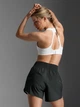 Спортивный топ женский 2XU Aero Mesh Medium Impact Bra WR7348a_WHT/SRF XS Белый (9359420074070) - изображение 2