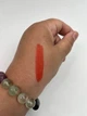 Зволожувальна матова губна помада Avon "Ультра" 33 Насичений червоний (33 Fiercely Red) 3,6г - зображення 2
