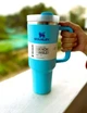 Термокружка Stanley Quencher H2.0 FlowState с ручкой и трубочкой Лазурная 887мл - изображение 5