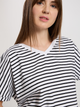 T-shirt damski bawełniany w paski w serek Cross Jeans 56190-008 M Biały (8697319732771) - obraz 4