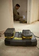 Зарядное устройство и 2 аккумулятора Stanley FATMAX 20 В, 4 A SFMCB24 - изображение 4
