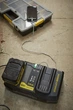 Зарядное устройство и 2 аккумулятора Stanley FATMAX 20 В, 4 A SFMCB24 - изображение 5
