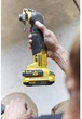 Многофункциональный инструмент аккумуляторный Stanley FatMax 18В, Li-Ion, 8000-18000 об/мин, 2*2 Ач и зарядное устройство SFMCE500D2K - изображение 4