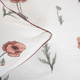 Komplet pościeli Homla Meadow Flowers Półtorej Poszewka na pościel 160 x 200 cm + 2 poszewki na poduszki 50 x 60 cm bawełniany w maki z czerwoną lamówką (5906496724848) - obraz 3