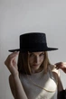 Соломенная шляпа Канотье с золотистой цепью D.Hats черного цвета - изображение 6