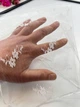 Легкий фатиновый платок Цветочки 70*70 см белый - изображение 2