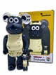 Статуэтка Bearbrick x Shaun x Authentic Goods 400% + 100% 28 см + 7 см Medicom Toy Барашек Шон - изображение 1