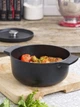 Кастрюля чугунная с крышкой KitchenAid Matte Oven-to-table 22 см 3.3 л Черная (CC004899-001) - изображение 8