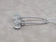 Серебряная брошь-булавка Бантик с фианитами. 8220 - изображение 3