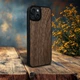 Накладка SkinBacker Wood для Apple iPhone 15 Американский орех (79590) - изображение 1