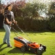Газонокосилка электрическая аккумуляторная Yard Force LM G32 + триммер для травы LT G30 аккумулятор - изображение 8