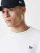 Bluza bez kaptura męska New Era Ne Premium Essential Os Crew 60752357 M Jasnoszara (0198976882772) - obraz 5