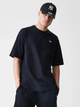 T-shirt męski bawełniany oversize New Era Ne Premium Essential Os 60752363 M Czarny (0198976882710) - obraz 1