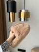 Женские пушистые тапочки из эко меха с открытым носком бежевые тапки на меху для дома и улицы 39 размер - изображение 3