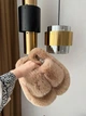 Женские пушистые тапочки из эко меха с открытым носком бежевые тапки на меху для дома и улицы 39 размер - изображение 4