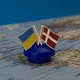 Значок Dobroznak Прапори України / Данії (5921) - изображение 1