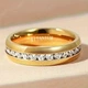Золотистое классическое обручальное кольцо из титановой стали с белым Liresmina Jewelry цирконием размер 19 - изображение 1