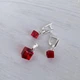 Набір прикрас Hand Made з кристалами Swarovski червоного кольору у формі куба (комплект без ланцюжка) - зображення 3