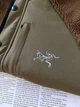Куртка Arcteryx з ефектом тедді, коричневого кольору, розмір L - изображение 7