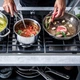 Профессиональная сковорода KitchenAid MSS 28 см многослойная нержавеющая сталь без покрытия - изображение 9