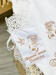 Крыжма для мальчика + носки + мешочек Family Tradition велюровая махра с вышивкой и кружевом 100х100 см белые Ангелы Даниэля - изображение 5
