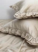 Комплект постільної білизни Cozy з рюшами лате Півтораспальний 150*200 см, простирадло 180*240 без резинки - зображення 7